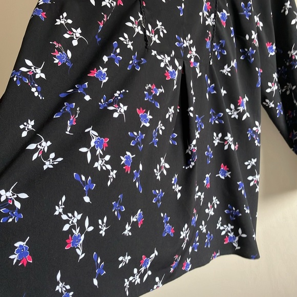 Lane Bryant flowy long sleeve floral blouse size 18 adjustable sleeves - Picture 3 of 8